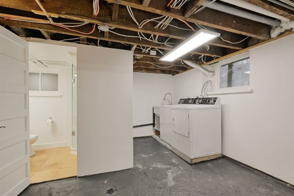33-LowerLevel_Laundry-1