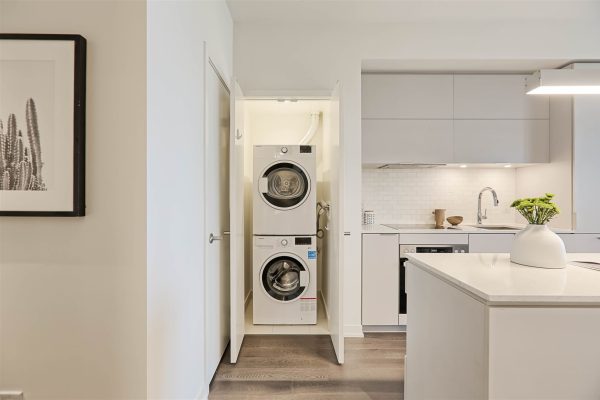 25-LaundryCloset-1