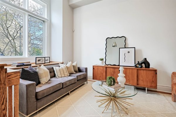 Castillo Pardo 5 Mitchell Ave Toronto, ON - Townhouse Living Room