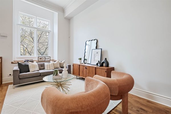 Castillo Pardo 5 Mitchell Ave Toronto, ON - Townhouse Living Room