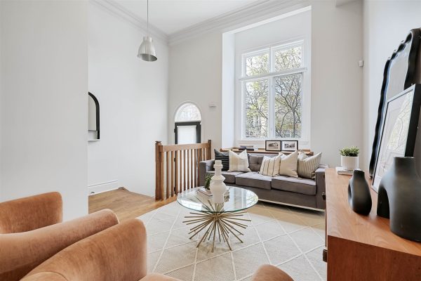 Castillo Pardo 5 Mitchell Ave Toronto, ON - Townhouse Living Room
