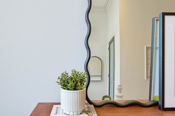 Castillo Pardo 5 Mitchell Ave Toronto, ON - Townhouse Living Room Detail