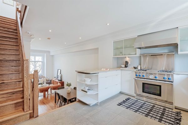 Castillo Pardo 5 Mitchell Ave Toronto, ON - Townhouse Kitchen