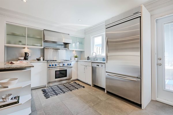 Castillo Pardo 5 Mitchell Ave Toronto, ON - Townhouse Kitchen