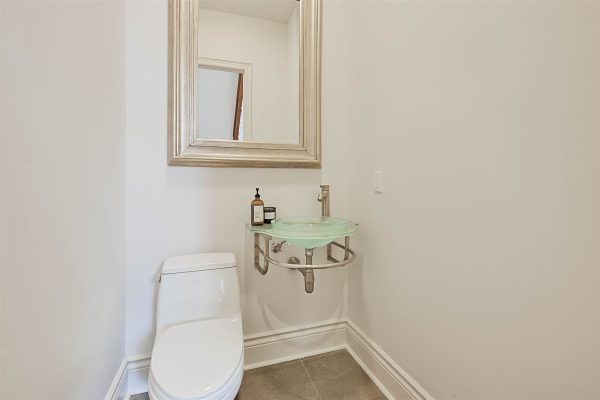 Castillo Pardo 5 Mitchell Ave Toronto, ON - Townhouse Powder Room