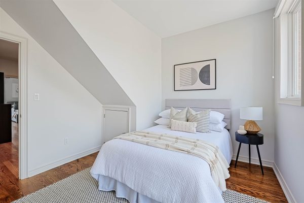 Castillo Pardo 5 Mitchell Ave Toronto, ON - Townhouse Second Bedroom