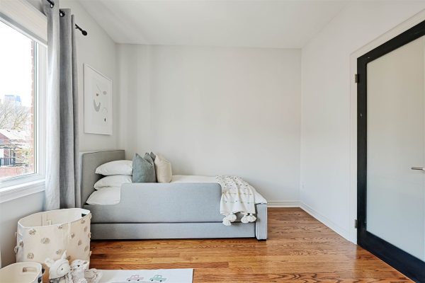 Castillo Pardo 5 Mitchell Ave Toronto, ON - Townhouse Third Bedroom