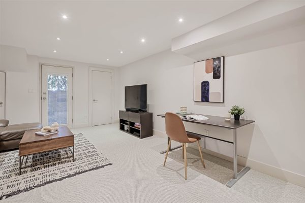 Castillo Pardo 5 Mitchell Ave Toronto, ON - Townhouse Lower Level Living Area