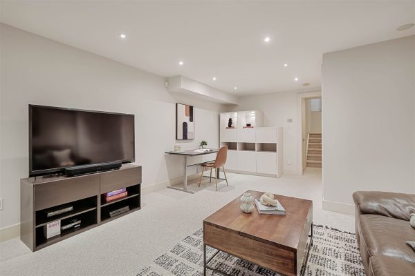 Castillo Pardo 5 Mitchell Ave Toronto, ON - Townhouse Lower Level Living Area